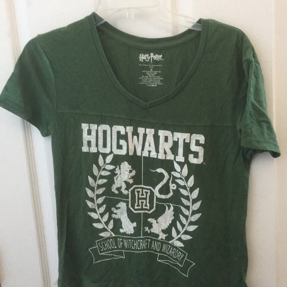 FINAL MARKDOWN Harry Potter hogwarts junior tee medium